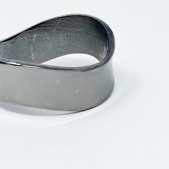 Dark Gray Silver Tone Wave Bangle Bracelet 1" Wide Fashion Statement Costume - Picture 7 of 11